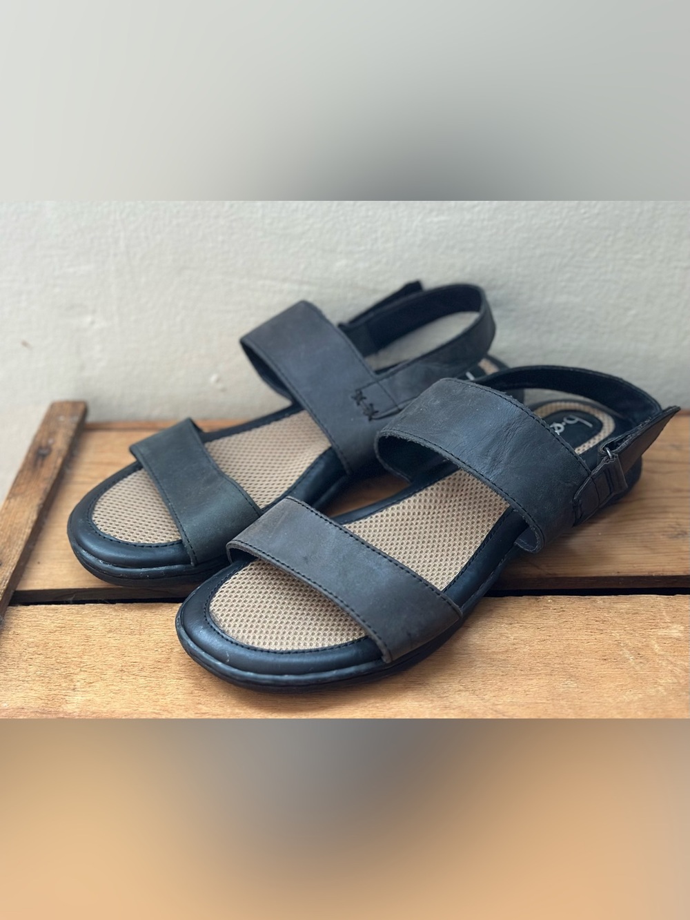 BOC b.ø.c. black leather sandals padded sole 8M